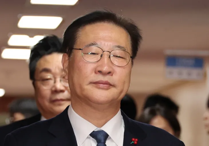 박성재 법무부 장관이 3일 오전 서울 종로구 정부서울청사에서 세종-서울 영상으로 열린 국무회의에 참석하고 있다. 2024.12.3 뉴시스