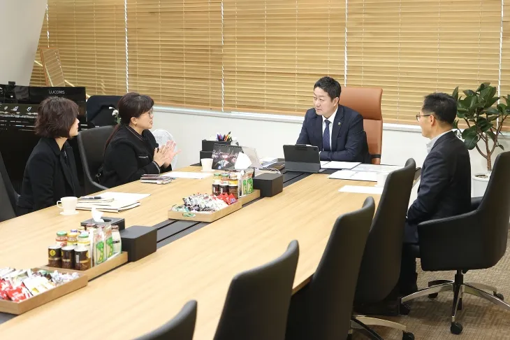 김진경 경기도의회 의장이 12일 의장 접견실에서 ‘2025 경기 인디뮤직페스티벌 추진 정담회’를 가졌다. (김진경 의장실 제공)