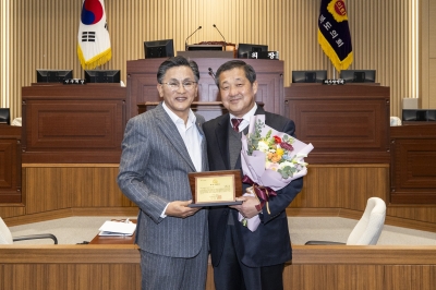 이형식 경북도의원, ‘2024 정명 의정대상’ 수상