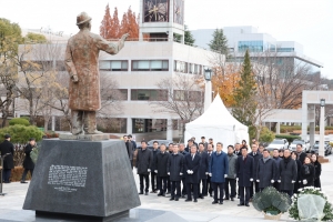 경북 포항서 박태준 포스코 명예회장 서거 13주기 추모식 열려