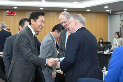 연이어 비상경제회의 연 吳, 외투 기업에 “서울에 안심하고 투자를”