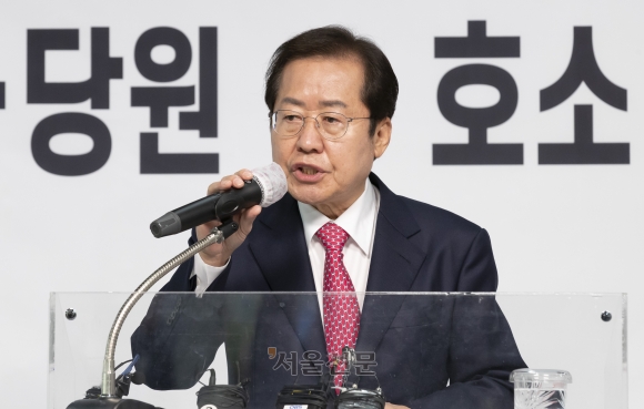 홍준표 “尹, 노련한 정치 애초부터 무리…여야 타협해 질서있는 퇴진해야”