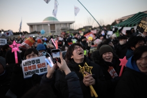 尹대통령 탄핵안 가결… 찬성 204 반대 85