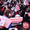 “尹탄핵 투표 가짜, 사기…한동훈 개XX” 광화문 격앙