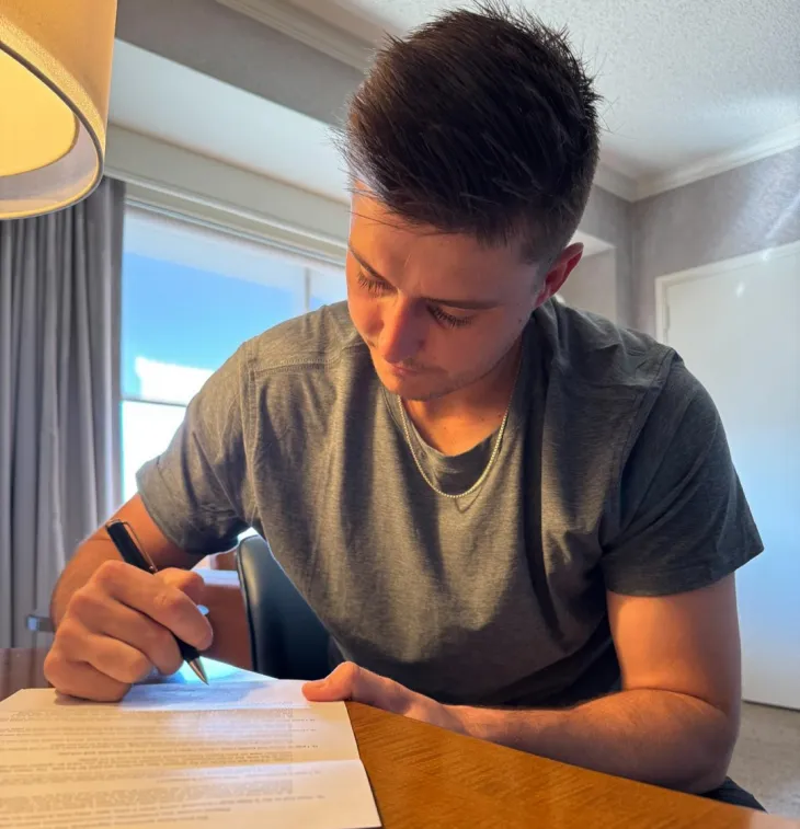 프로야구 롯데 자이언츠가 지난 13일 새 외국인 투수 터커 데이비슨과 보장 금액 85만 달러, 인센티브 10만 달러 등 총액 95만 달러에 계약했다고 밝혔다. 롯데 자이언츠 제공