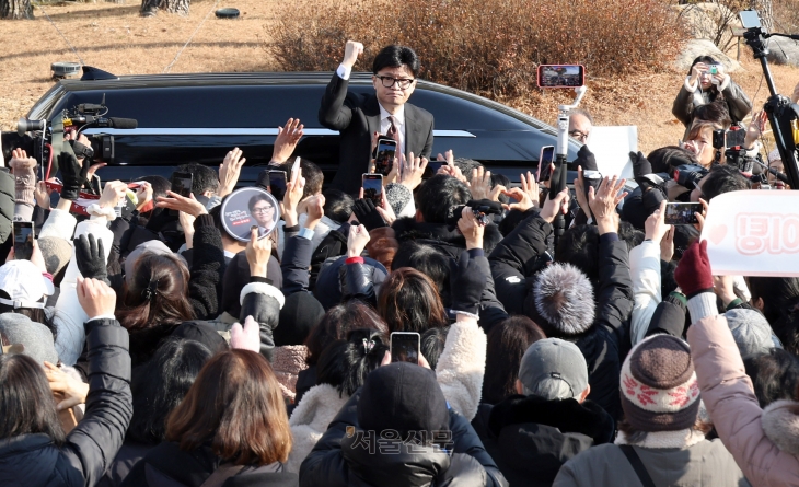 한동훈, 지지자들에게 “포기하지 않는다”