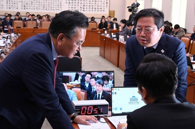 與 “내란 표현, 법적 요건 안 맞아”… 野 “내란 공범들이 어디서”