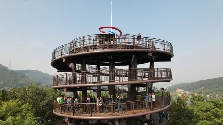 지난 10월 문을 연 안성 금광호수 하늘전망대.  안성시 제공