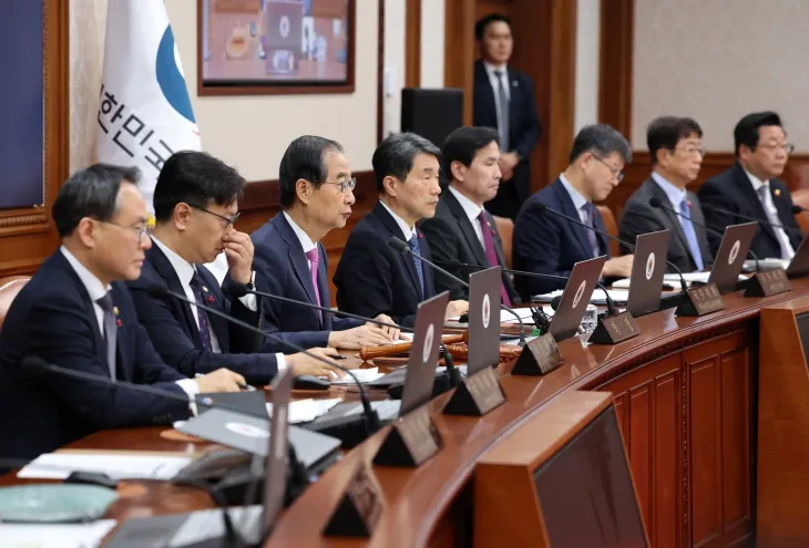 한덕수 국무총리가 10일 오전 서울 종로구 정부서울청사에서 열린 계엄 이후 첫 총리 주재 국무회의에서 발언하고 있다. 2024.12.10. 뉴시스