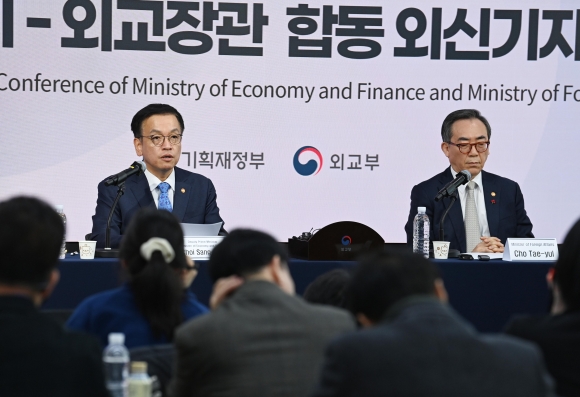 이례적 외신기자 함께 만난 경제·외교 수장… “국정 안정화… 한국의 회복탄력성 믿어 달라” [탄핵정국, 한국경제 돌파구를 찾아라]