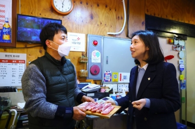 최호정 서울시의회 의장 “송년회 합시다”…직원들과 소상공인 힘보탬 나서