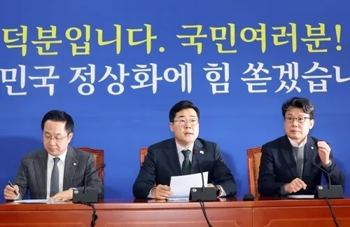 더불어민주당 박찬대 원내대표가 19일 오전 국회에서 열린 정책조정회의에서 발언을 하고 있다. 연합뉴스