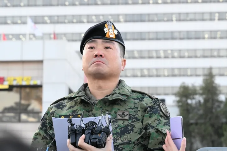 김현태 제707특수임무단장이 9일 서울 용산구 국방부 전쟁기념관 앞에서 기자회견을 열고 발언하고 있다. 2024.12.9 홍윤기 기자