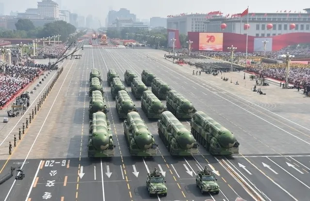 2019년 10월 중국 베이징에서 열린 건국 70주년 기념 열병식에서 중국 탄도미사일 둥펑41이 소개되고 있다. 베이징 신화 뉴시스