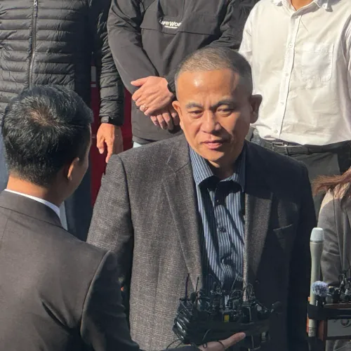 8일 창원지검에 출석한 명태균씨가 취재진 질문에 답하고 있다. 2024.11.8. 이창언 기자