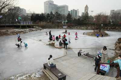 서울어린이대공원에서 썰매타자…‘윈터랜드’ 축제