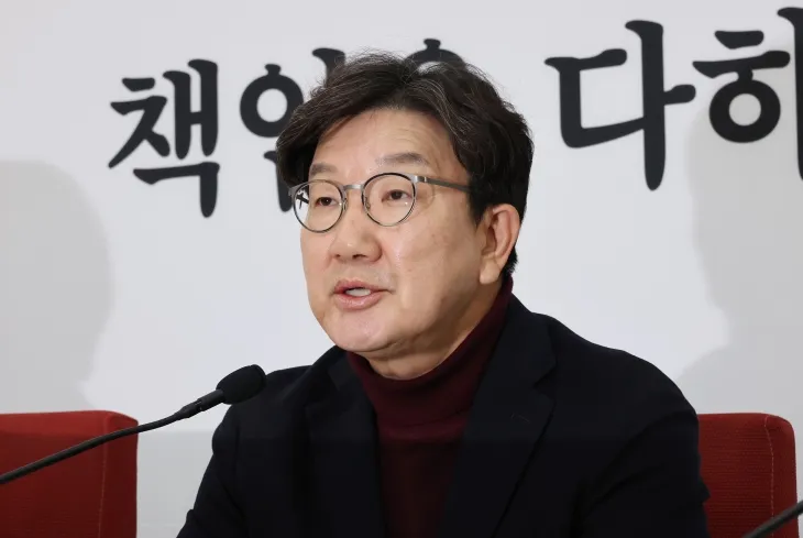 권성동 국민의힘 대표 권한대행 겸 원내대표가 22일 서울 여의도 국회에서 열린 기자간담회에서 발언하고 있다. 2024.12.22 연합뉴스