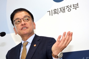 최상목 “환율 고공비행 원인, 계엄 사태·강달러 반반”