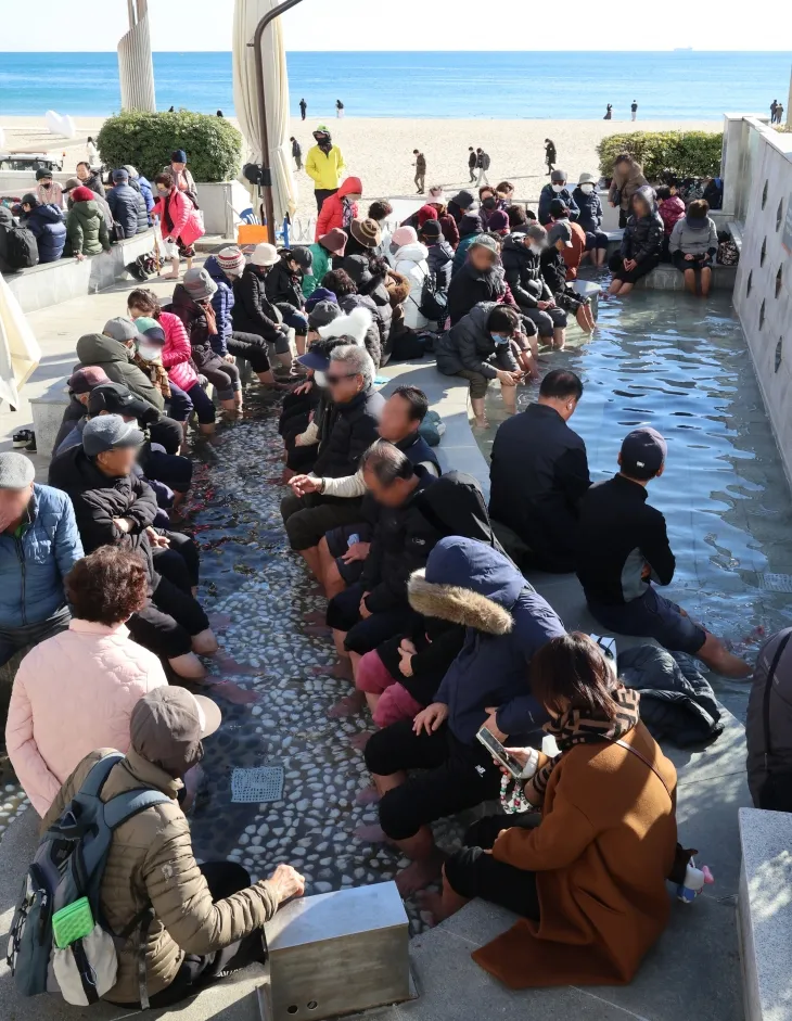 노천 족욕으로 추위 녹여요