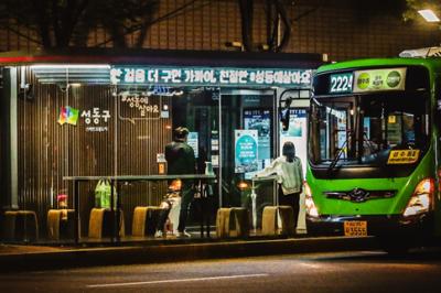 교통약자 보호하는 성동형 스마트쉼터, 탄소 배출 감축 효과까지!