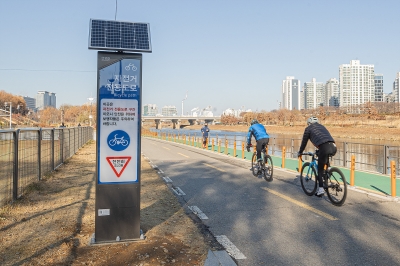 태양광 LED 표지 설치… 양천 안양천 밝아졌다