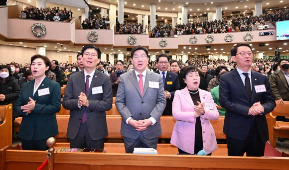 朴탄핵 때와 달리 보수 결집?… 권영세 사과가 與 ‘변곡점’ 될 듯