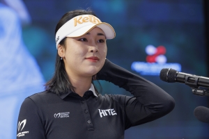 한국 평정한 윤이나 LPGA 무대 첫선…신인왕 경쟁 가열