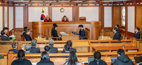 尹 “탄핵 청구 적법성 따질 것”…헌재 “협조 안 하면 제재할 수도”