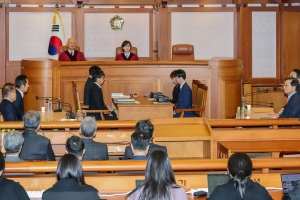 “‘尹헌법위반’ 다룰 것” “증거 뒷받침 안돼”… 탄핵심판 쟁점 정리부터 공방