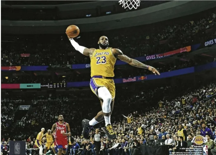 르브론 제임스의 덩크슛을 시도하는 모습. 레이커스 제공