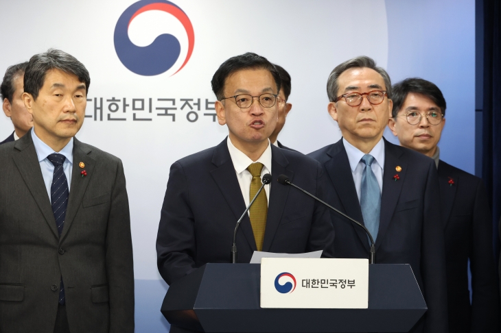 1인3역 최상목 “국정 혼란 극복 총력…안보ㆍ경제 안정 우선”