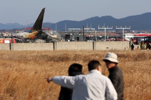 “우리 가족 좀 살려달라” 무안공항 아비규환 현장