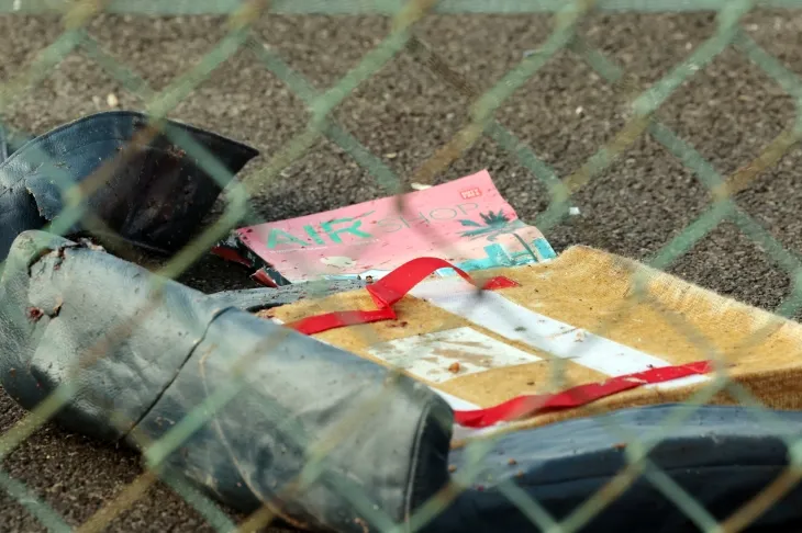 현장에서 발견된 여행 책자