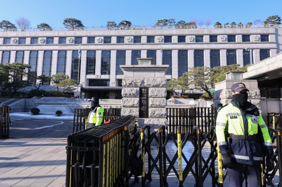 헌재 “한덕수 탄핵 효력, 헌재 결정 전엔 부인 어렵다는 게 중론”