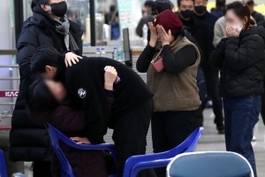 “내 동생, 이제 편히 사나 했는데” 눈물로 공항 적신 일흔의 형