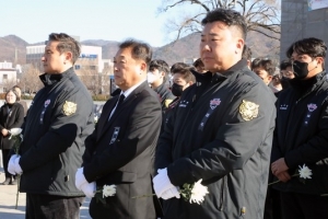 홍보팀 가족 잃은 KIA 선수단, 광주 합동분향소 찾아 조문