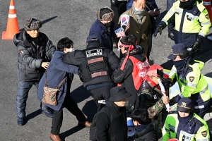 한남동 대통령 관저 인근 곳곳에서 충돌