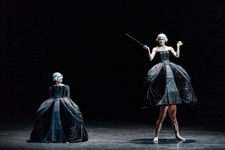 2025년 새해 다채로운 발레 공연이 관객을 매혹할 예정이다. 국립발레단은 콘템포러리 발레 ‘젝스 텐체’ 등 ‘킬리안 프로젝트’를 선보인다.  국립발레단 제공