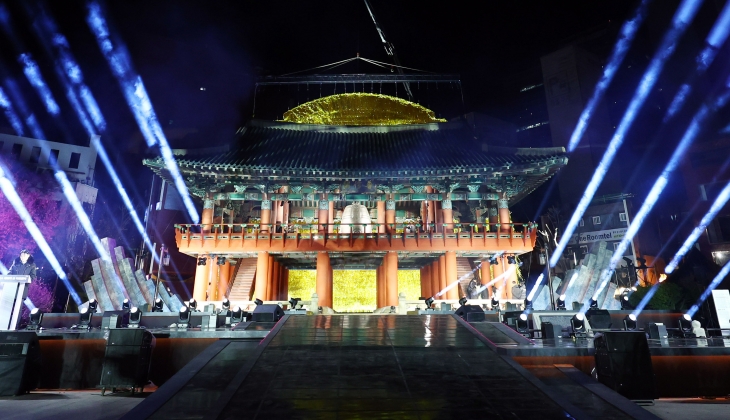 2025년 을사년 새해 첫날인 1일 서울 종로구 보신각에서 제야의 종 타종행사가 열리고 있다. 2025.1.1 뉴시스