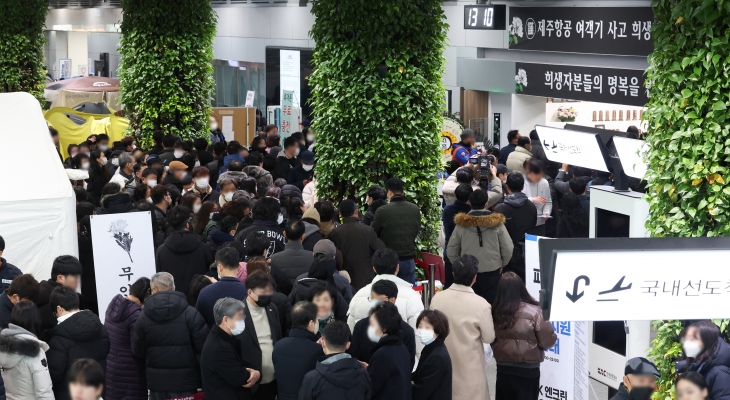 무안공항 합동분향소에 이어지는 시민들 발걸음