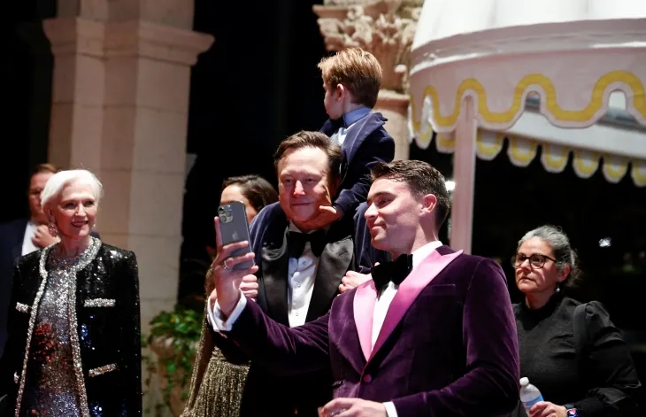 트럼프 신년 전야 파티 참석한 머스크