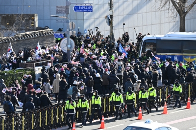 尹측 “경찰기동대, 대통령 영장집행 나서면 현행범 체포될 수도”