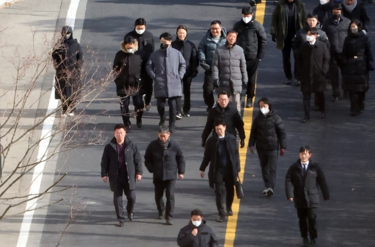 공수처, 체포영장 집행 불가능 판단…집행 중지