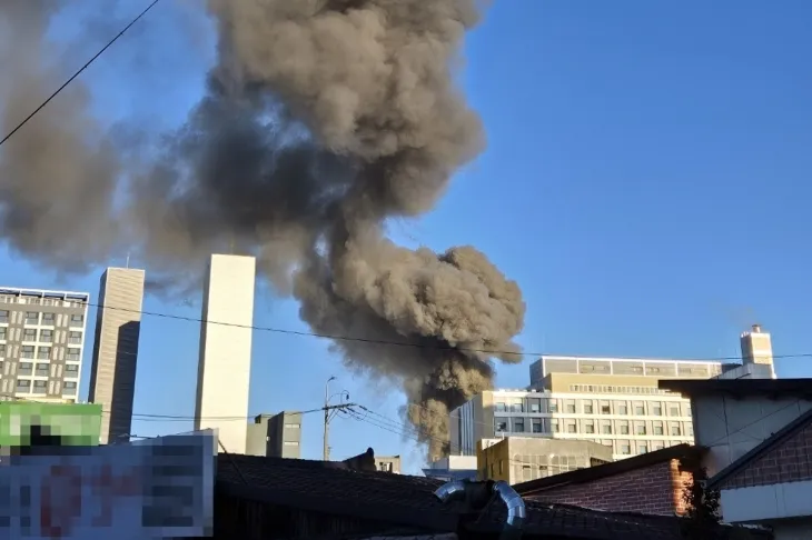 4일 오전 8시41분께 광주 동구 광산동 옛 전남도청 복원 공사장에서 화재가 발생했다. 독자 제공