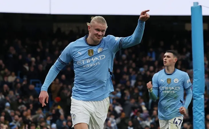 맨체스터 시티 엘링 홀란이 5일(한국시간) 영국 맨체스터 에티하드 스타디움에서 열린 2024~25 EPL 20라운드 웨스트햄과의 홈 경기에서 골을 넣은 뒤 기뻐하고 있다. 로이터 연합뉴스