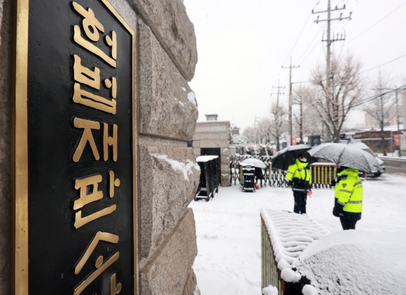 내란죄 제외·주 2회 변론, 탄핵심판 속도전… 이르면 3월 선고