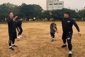 “우린 스프링캠프서 몸 만드는데 MLB는 이미 만들어 와”...류현진·최형우·김선빈 ‘고연봉 고참’의 품격