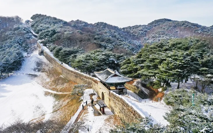 청주의 랜드마크 중 하나인 상당산성. 서울신문 포토라이브러리.