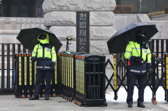 헌재 “‘내란죄 철회’ 권유 안해… 권한대행의 재판관 선별 임명 사건 조기 변론”