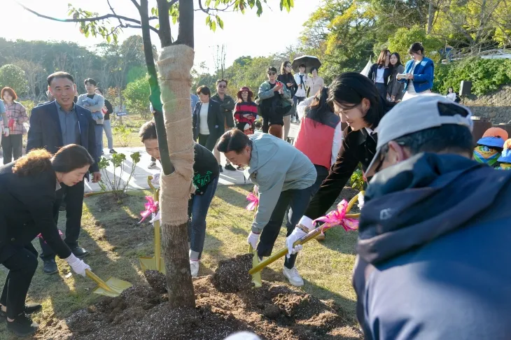 제주도가 고향사랑기부제를 통해  제주시 건입동 사라봉공원내 모충사 맞은 편에 모다드렁숲을 조성했다. 제주도 제공